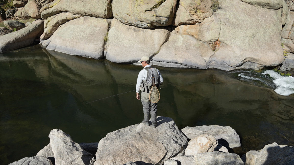 david-scouting-to-sight-fish-trout-with-jigs-in-colorado